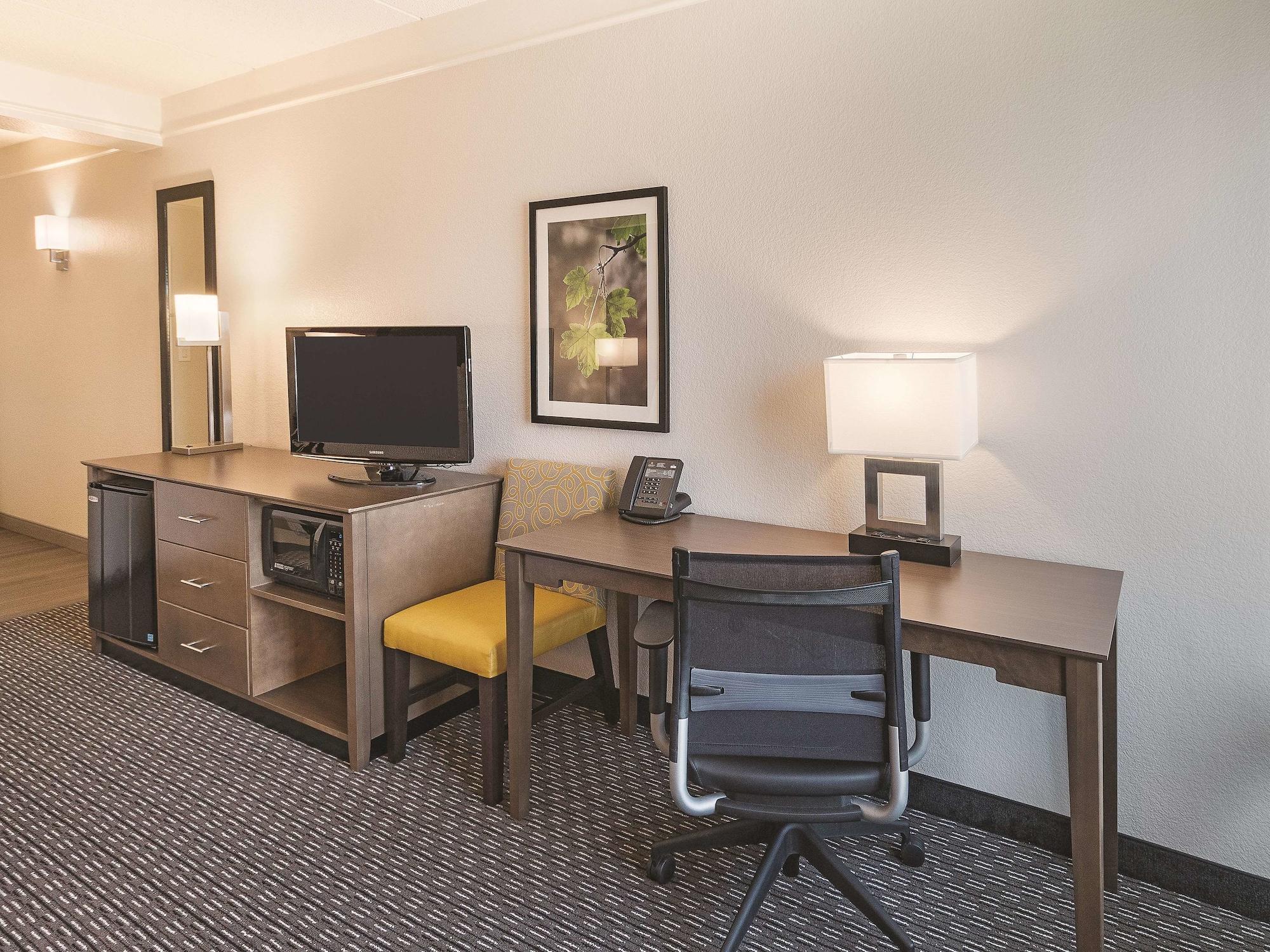 מלון La Quinta By Wyndham Arlington North 6 Flags Dr מראה חיצוני תמונה