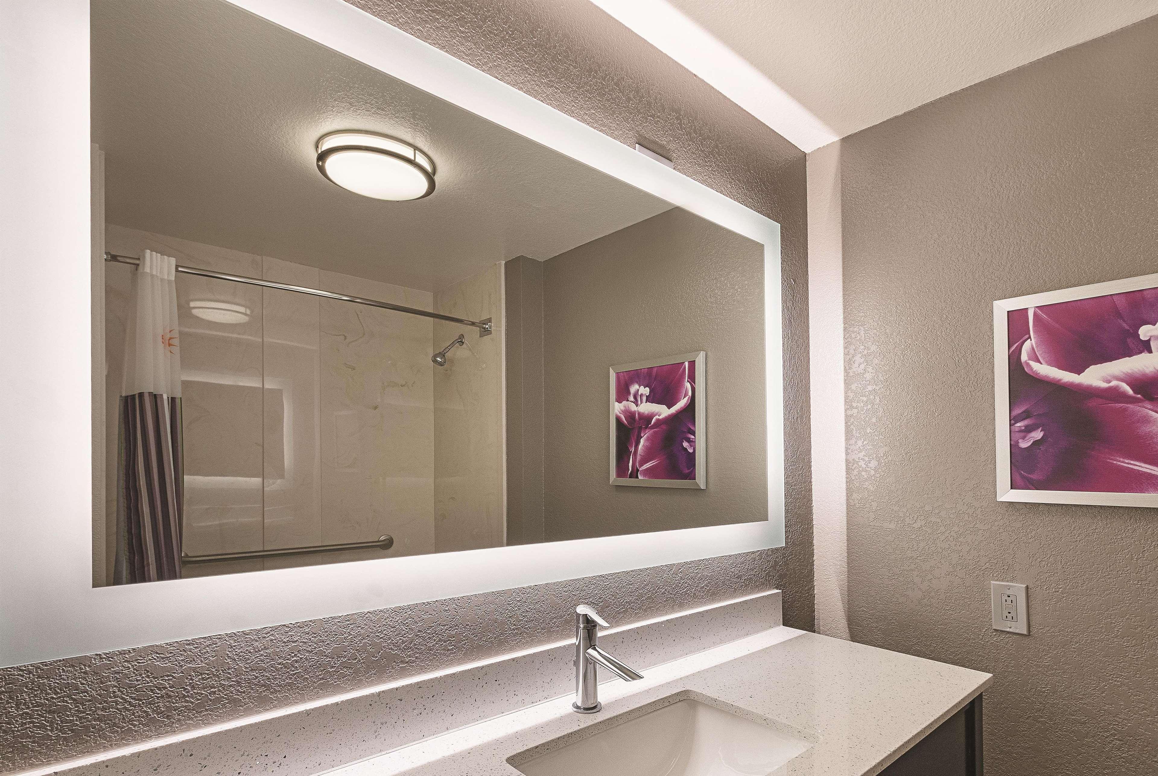 מלון La Quinta By Wyndham Arlington North 6 Flags Dr מראה חיצוני תמונה