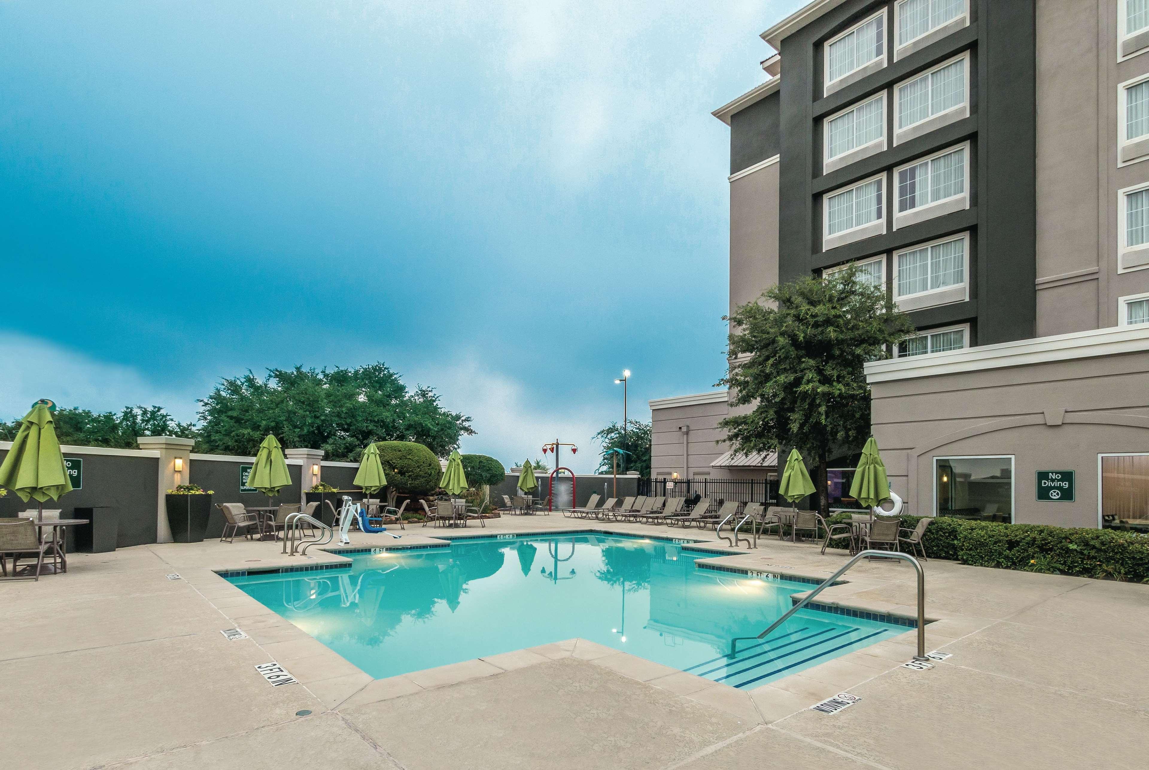 מלון La Quinta By Wyndham Arlington North 6 Flags Dr מראה חיצוני תמונה