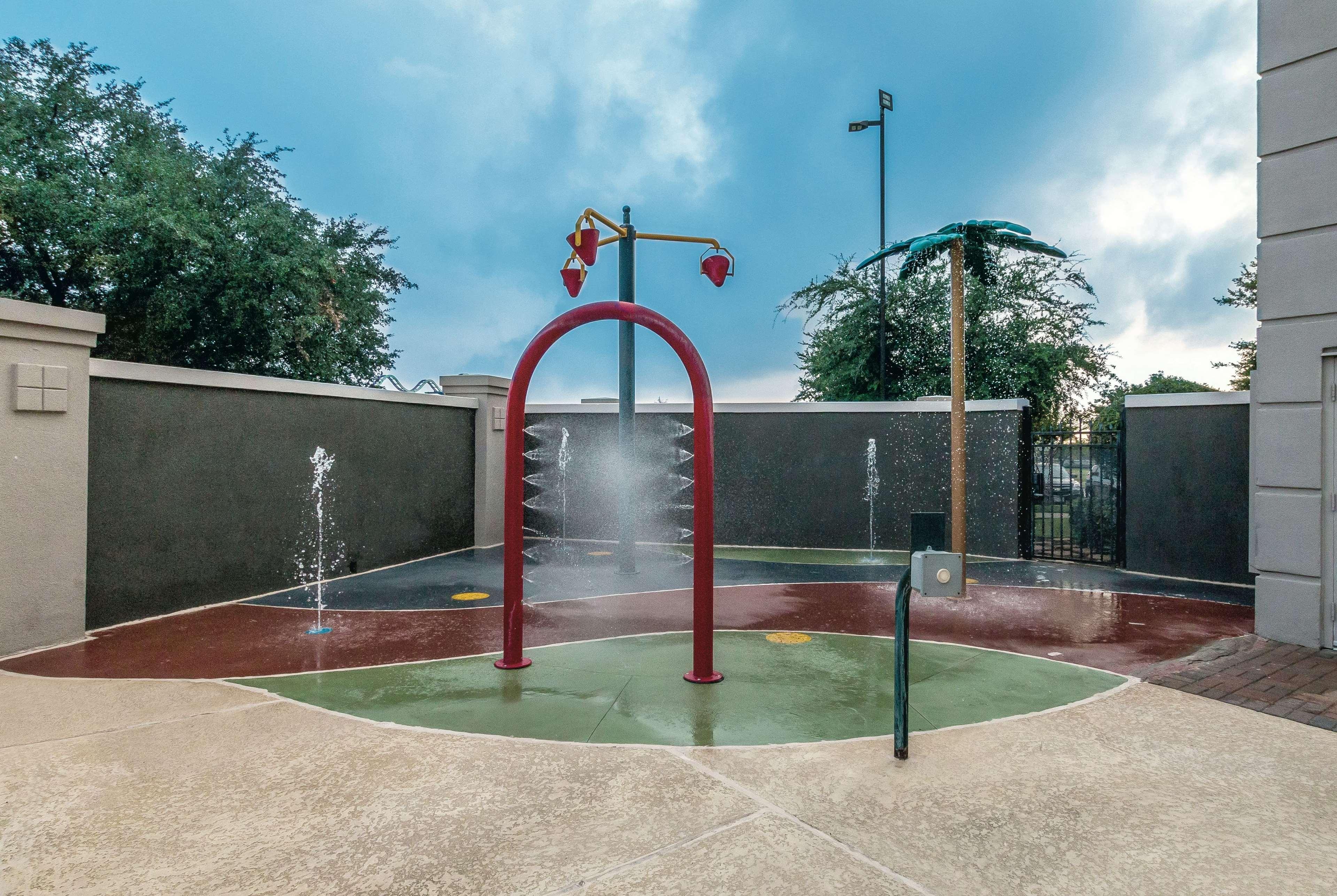 מלון La Quinta By Wyndham Arlington North 6 Flags Dr מראה חיצוני תמונה