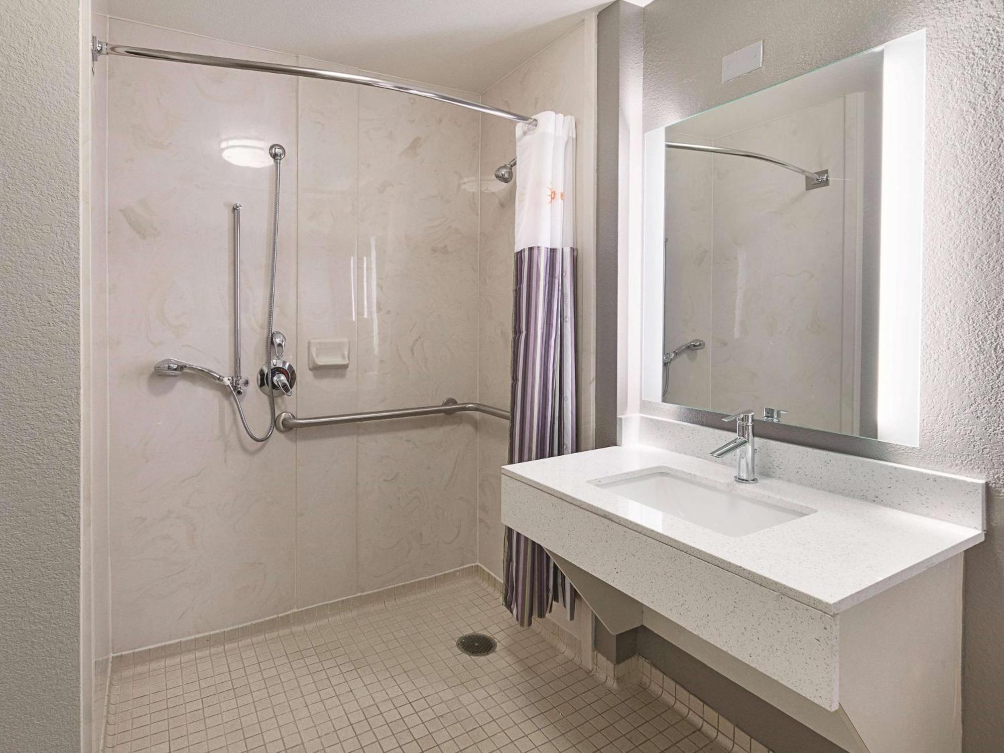 מלון La Quinta By Wyndham Arlington North 6 Flags Dr מראה חיצוני תמונה